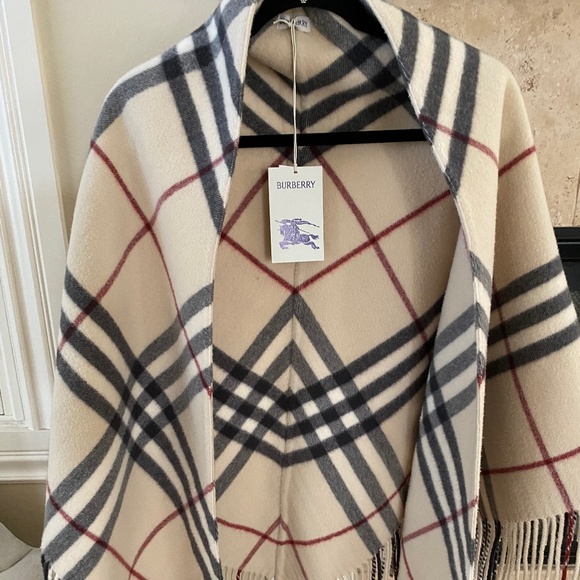 Burberry Check Print Wool Wrap NWT - Picture 8 of 13